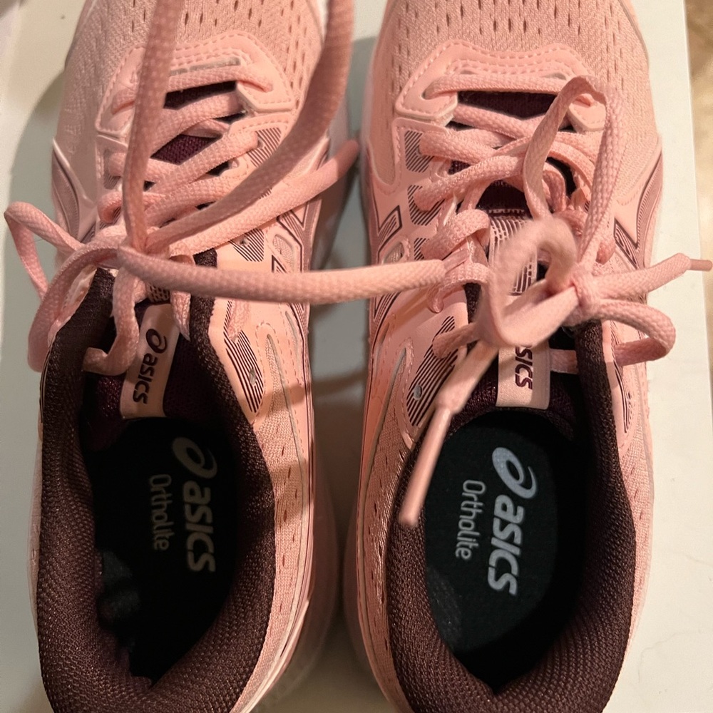 Brand new ASICS - Picture 6 of 6